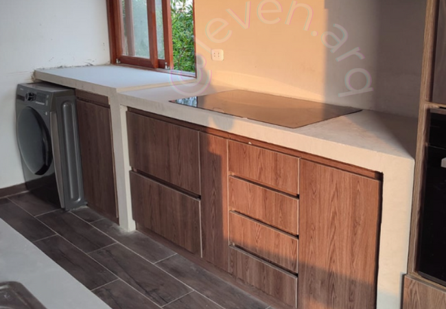 Tablero de cocina con microcemento liso 