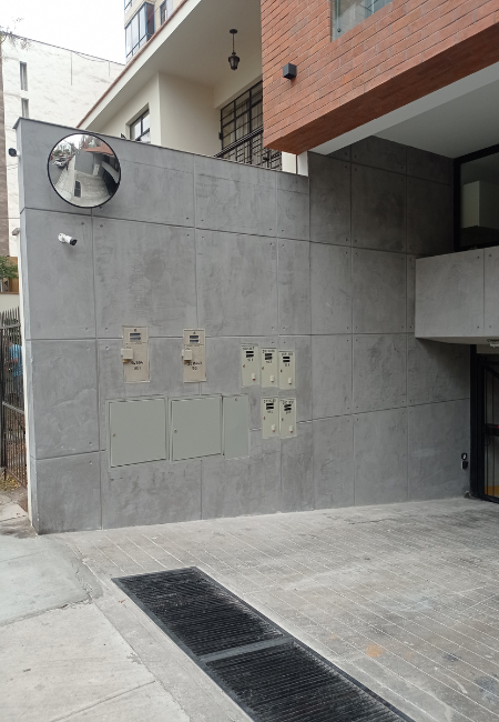 Microcemento liso en estacionamiento 