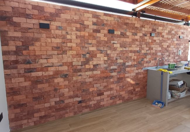 Pared decorativa con ladrillo rococho 